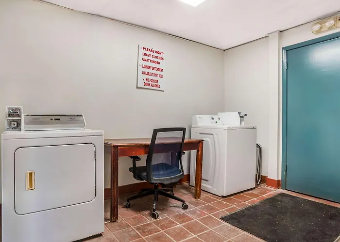 Econo Lodge Inn & Suites Philadelphia Ms