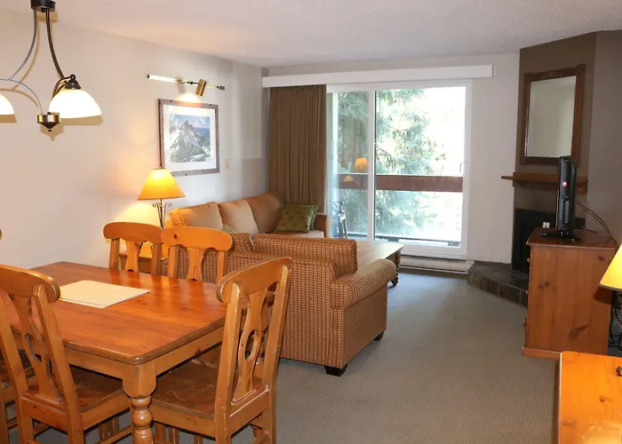 Tantalus Resort Lodge