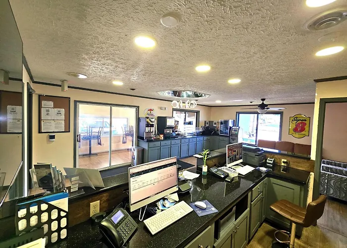 Super 8 By Wyndham Hillsville