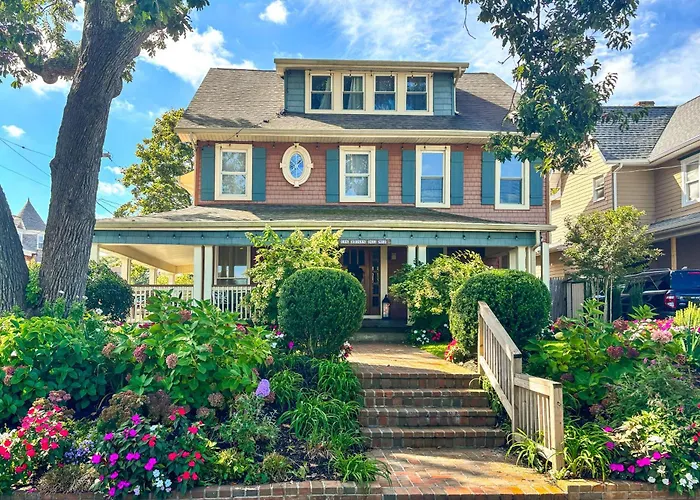 Spacious Home ~ 4 Blocks To Asbury Park Beach!