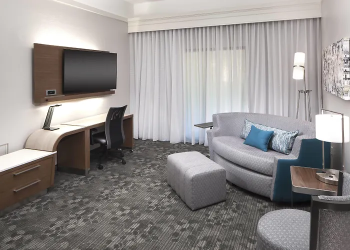 Courtyard By Marriott Pensacola