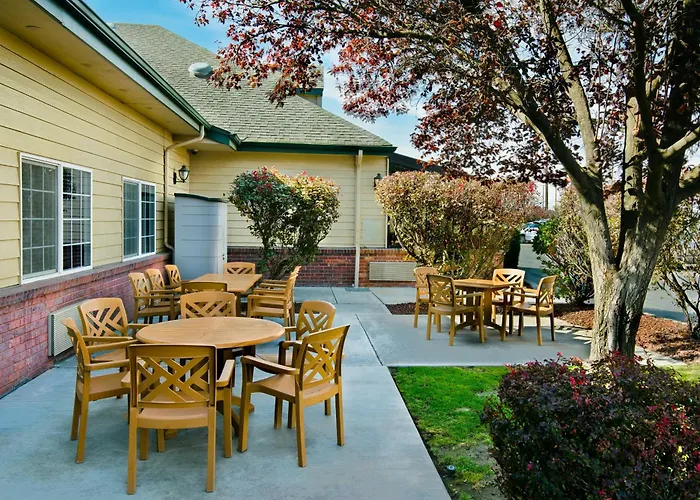 Oxford Suites Hermiston