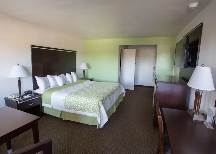 Days Inn By Wyndham Oceanside