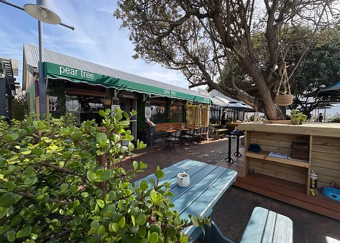 Hermanus Waterfront Boho Studio Apartment, Whale Coast Hideaway