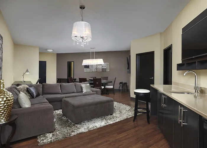 Four Points By Sheraton Hotel & Suites Calgary West
