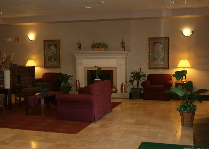 Evergreen Inn & Suites