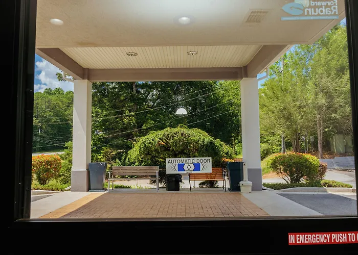 Clarion Pointe-Dillard Near Blue Ridge Mountains