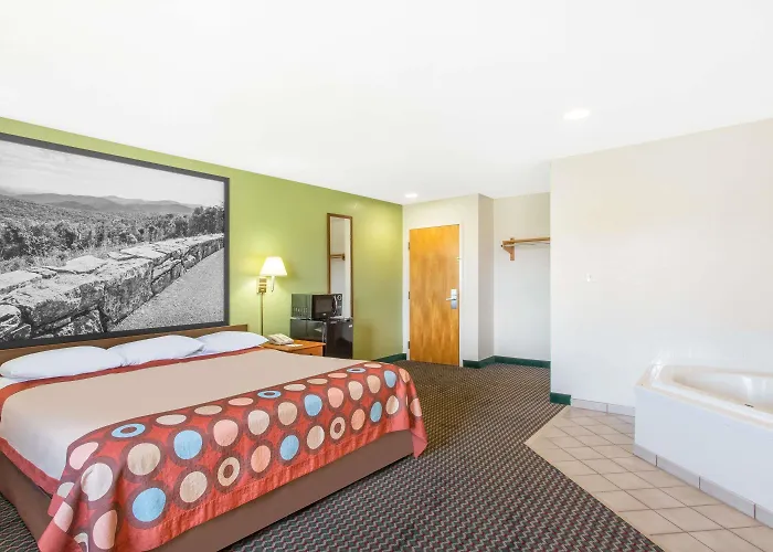 Super 8 By Wyndham Bedford