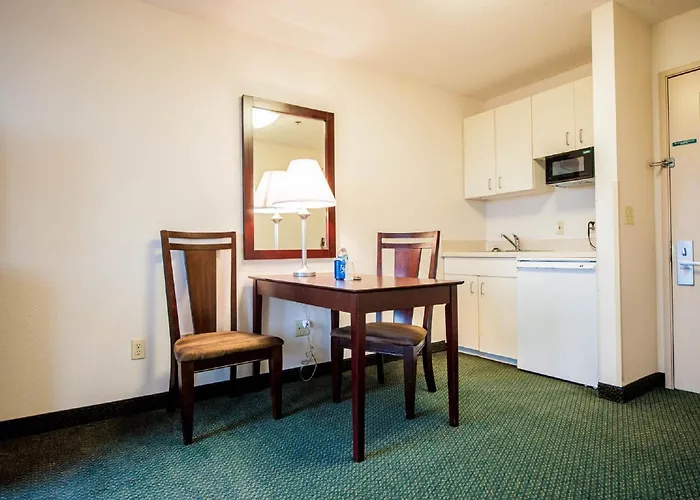 Greystone Inn & Suites