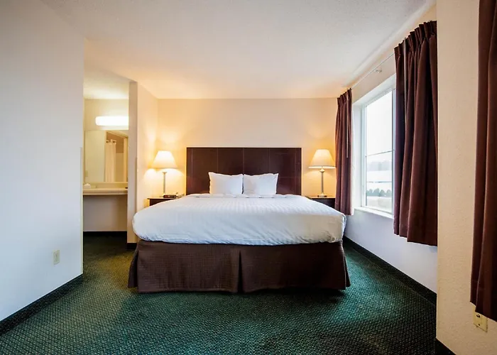 Greystone Inn & Suites