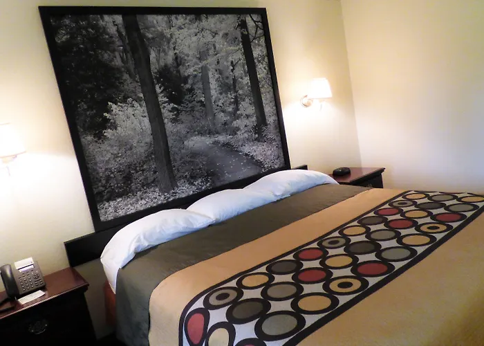 Super 8 By Wyndham Burnham/Lewistown