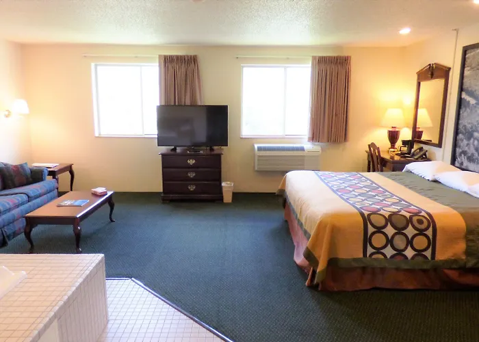 Super 8 By Wyndham Burnham/Lewistown