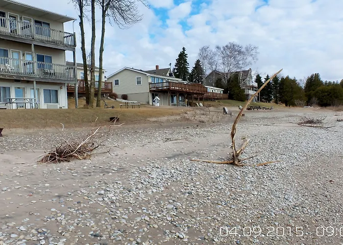 Algoma Beach Motel