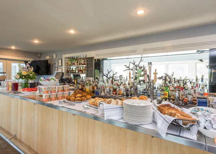 Breakwater Inn