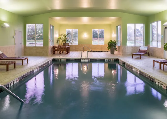 Holiday Inn Express Mystic By Ihg