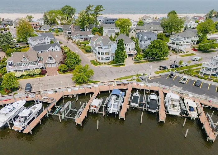 Luxury Home With Harbor Views Hot Tub Walk To North Beach Dog Friendly