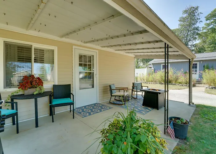 Port Austin Studio: Fire Pit & Near Hiking Trails