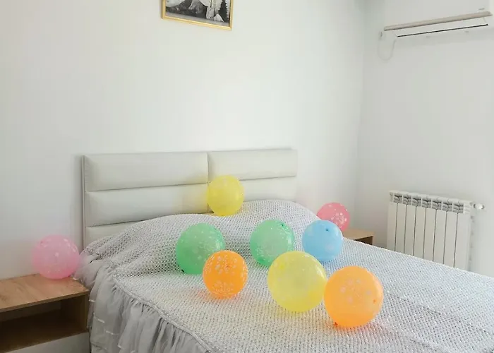Large Apartment, Sea View, Jacuzzi & Family Games