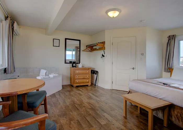 Sea Cliff House Motel