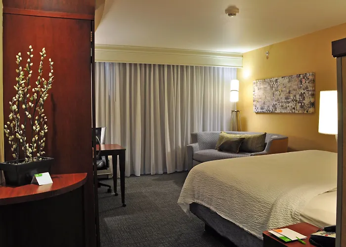 Courtyard By Marriott Kingston