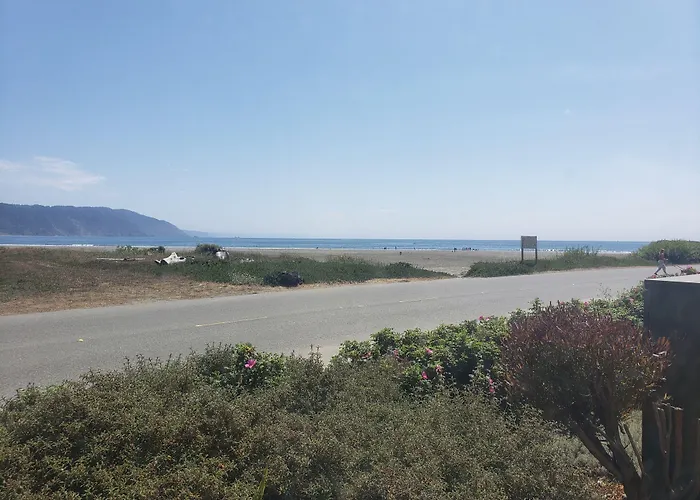 Anchor Beach Inn
