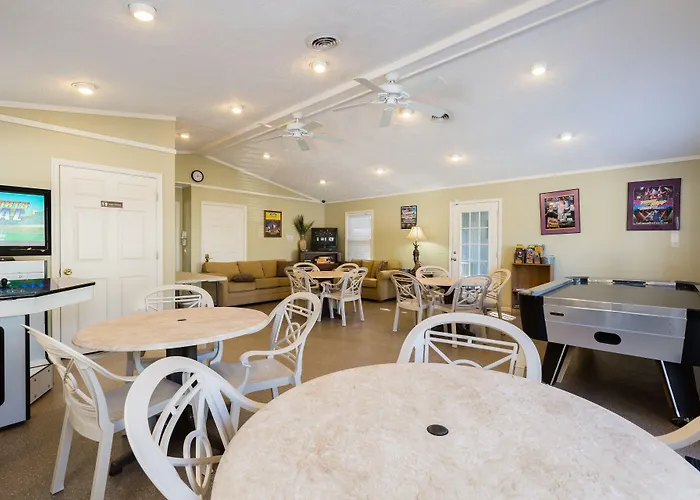 Country Club Villas