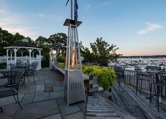 Inn At Harbor Hill Marina