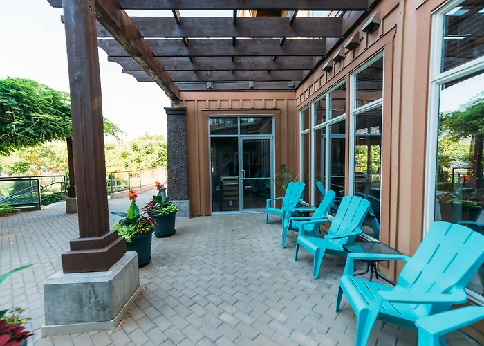 The Cove Lakeside Resort