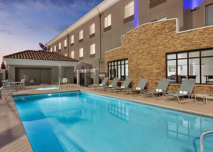 Holiday Inn Express & Suites Merced - Yosemite Natl Pk Area By Ihg