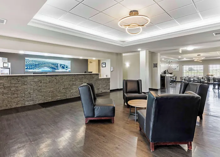 Best Western Plus Midamerica Hotel