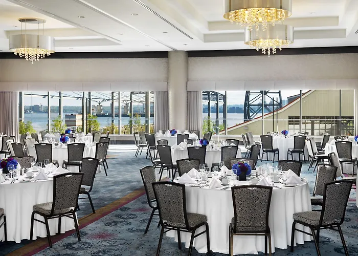 Pinnacle Hotel At The Pier