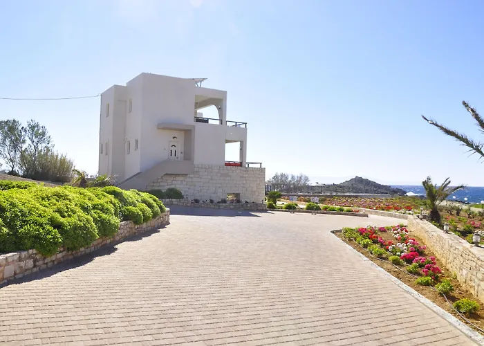 Kavos Hotel & Suites