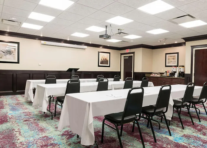 Hampton Inn Detroit Roseville