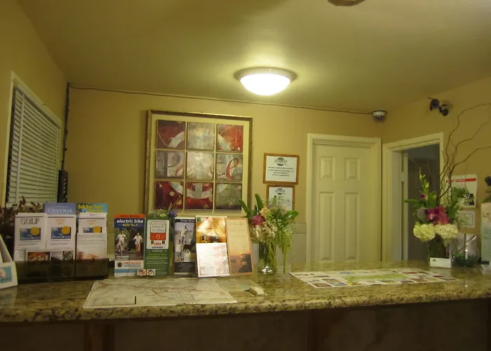 The Palomar Inn