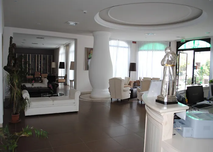 Hotel Fini