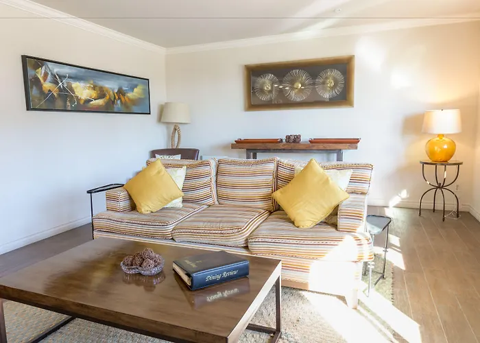 Cambria Landing Inn And Suites