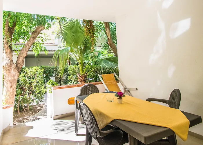 Resort Rocca di Vadaro - Beachfront Suites, Rooms&Apartments