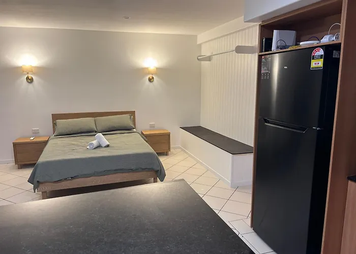 Surf Inn Boutique Backpackers - Free Breakfast