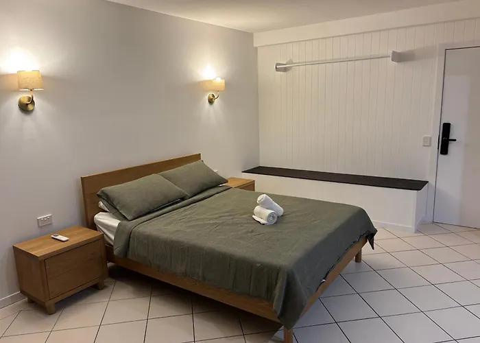 Surf Inn Boutique Backpackers - Free Breakfast