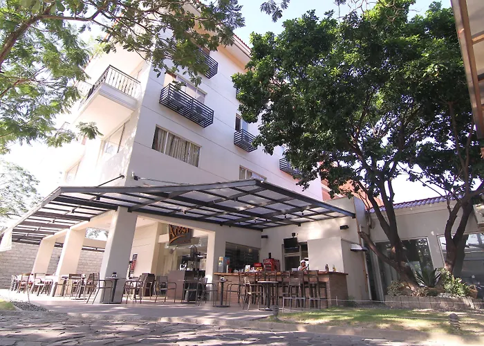 Court Meridian Hotel & Suites