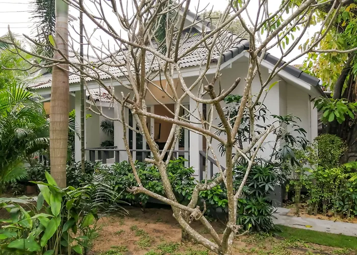 The Cosy Maenam Beach Resort
