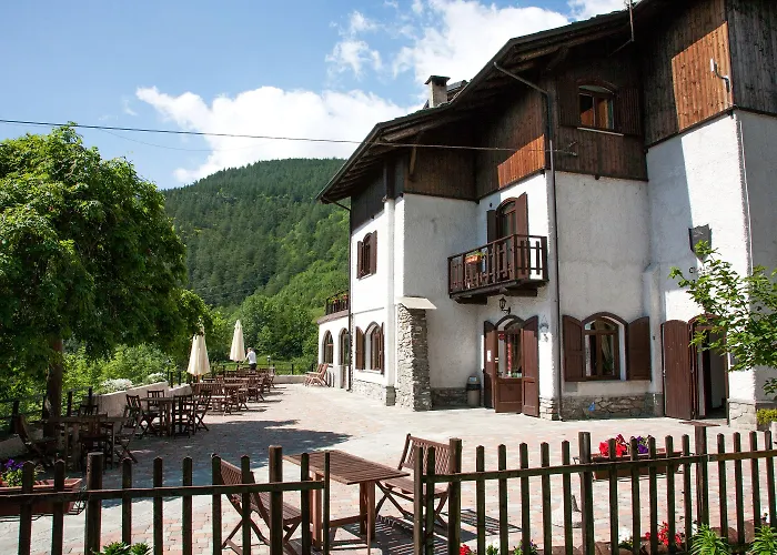 Chalet Sul Lago Hotel In Montagna