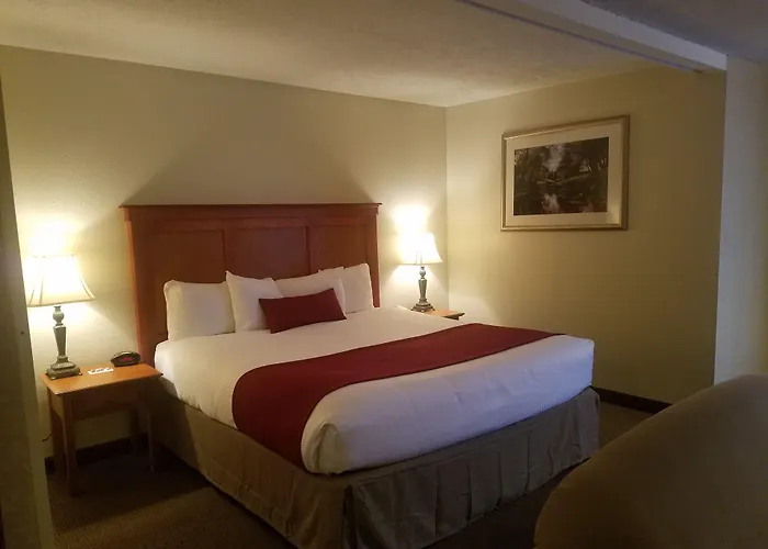 Best Western Plus Rivershore Hotel