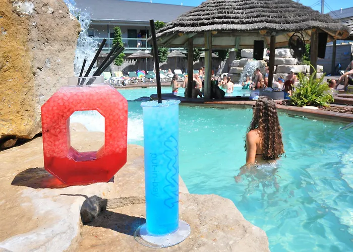 Commodore Resort