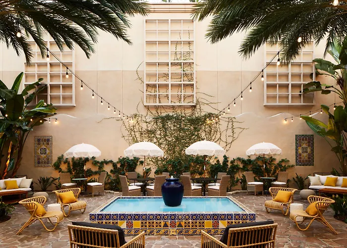 Pasadena Hotel & Pool