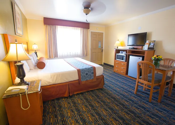Beachwalker Inn & Suites