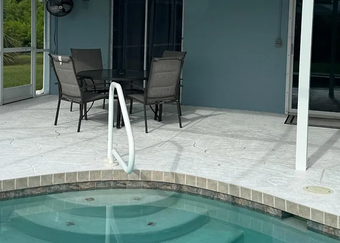 "Canal Dreams" 3 Br2 Ba Pool Home On The Canal
