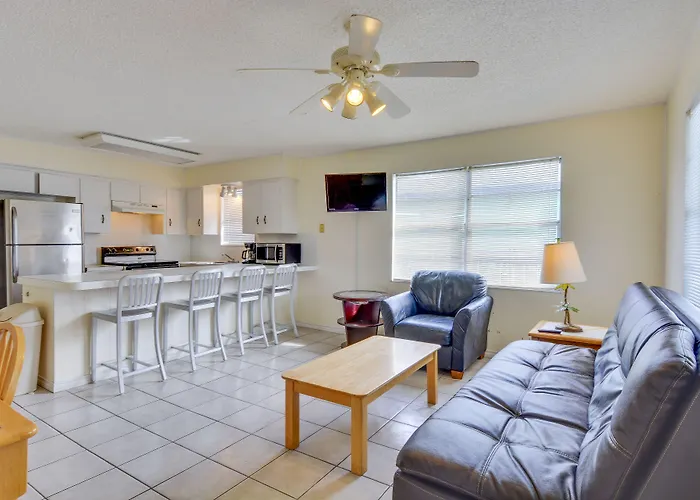 Upper Deck Hotel And Bar - Adults Only