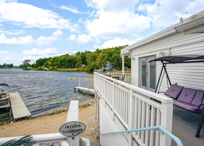 Lakefront Condo W/ Beach Access In Campbellsport!