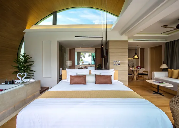 Crest Resort & Pool Villas